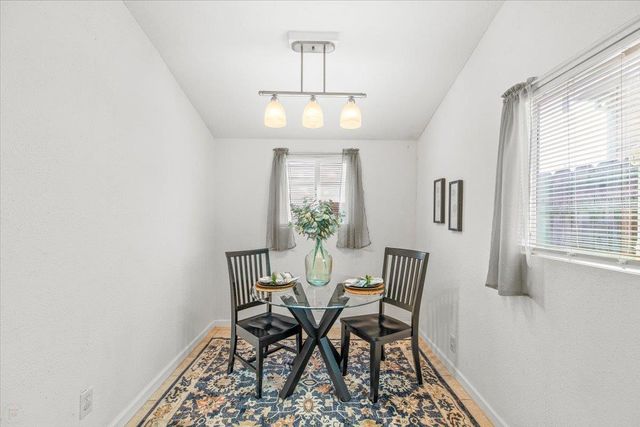 572 Pedersen Rd, Oakdale, CA 95361