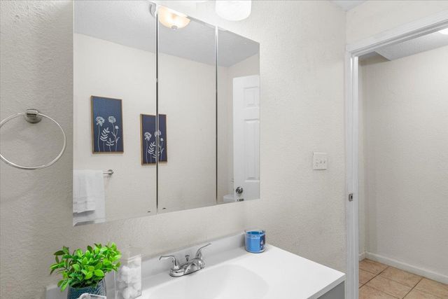 572 Pedersen Rd, Oakdale, CA 95361