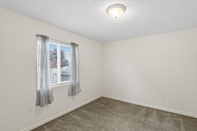 572 Pedersen Rd, Oakdale, CA 95361