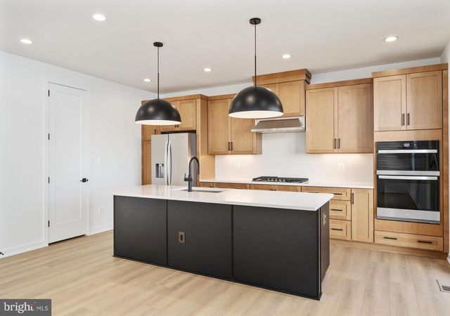 23131 PARKSIDE VILLAGE CIR, Aldie, VA 20105