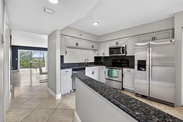 2206 S Cypress Bend Drive 401, Pompano Beach, FL 33069