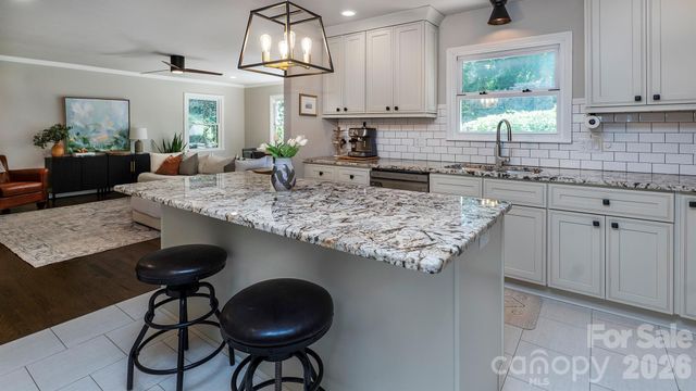434 Blairmore Drive, Charlotte, NC 28211