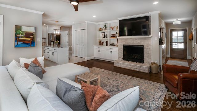 434 Blairmore Drive, Charlotte, NC 28211