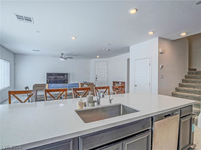 7236 North Decatur Boulevard 4, Las Vegas, NV 89084