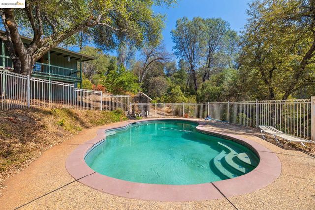 18191 Via Serena, Sonora, CA 95370