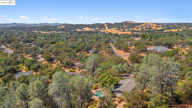 18191 Via Serena, Sonora, CA 95370