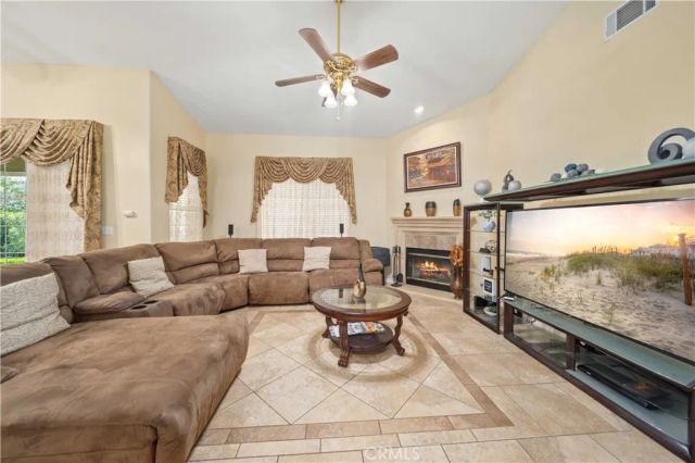 241 W Quail Drive, Palmdale, CA 93551