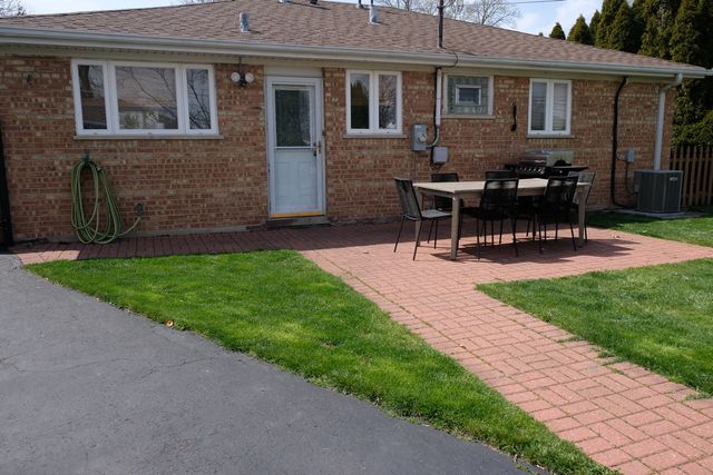 891 E Grant Drive, Des Plaines, IL 60016