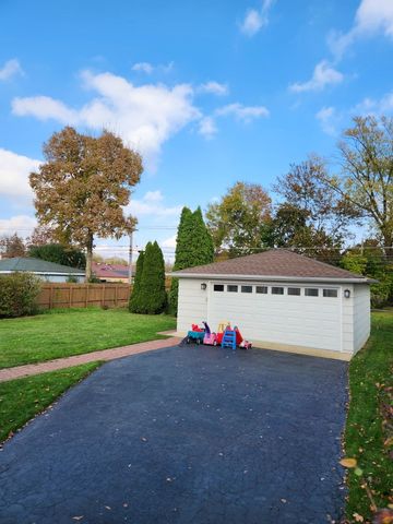 891 E Grant Drive, Des Plaines, IL 60016