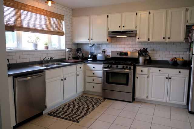 891 E Grant Drive, Des Plaines, IL 60016