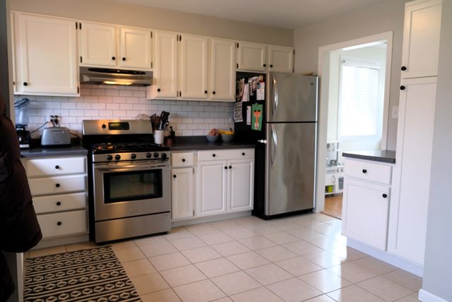 891 E Grant Drive, Des Plaines, IL 60016