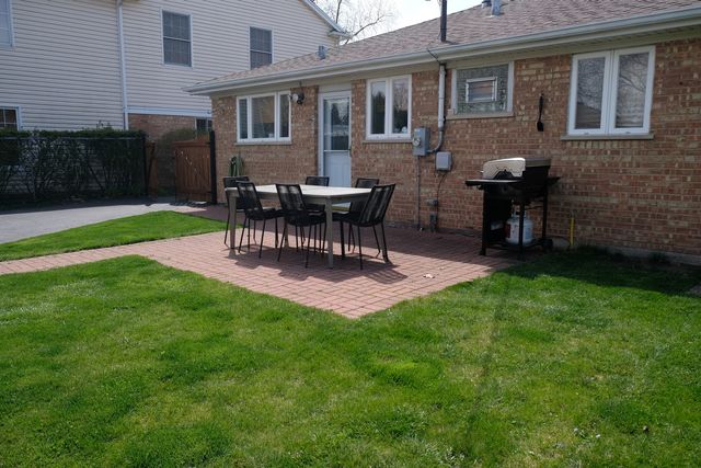 891 E Grant Drive, Des Plaines, IL 60016