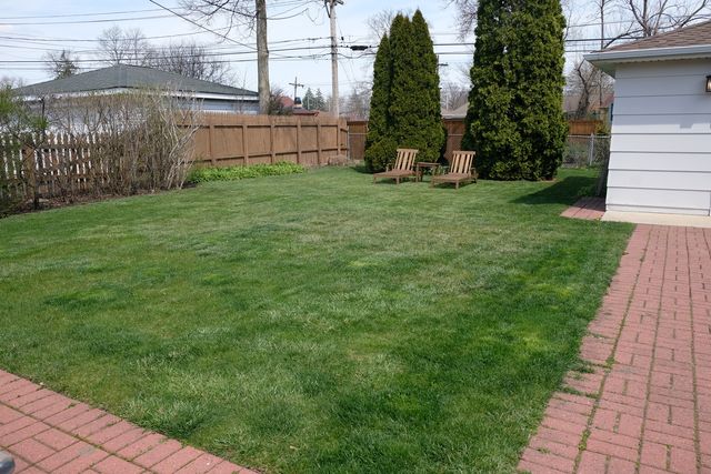 891 E Grant Drive, Des Plaines, IL 60016