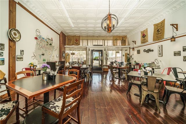 201-202 Public Square, Berryville, AR 72616