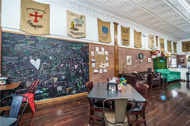 201-202 Public Square, Berryville, AR 72616