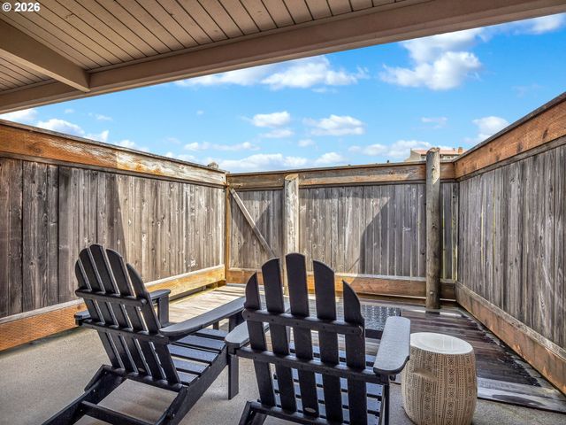 101 13TH St 211, Gearhart, OR 97138