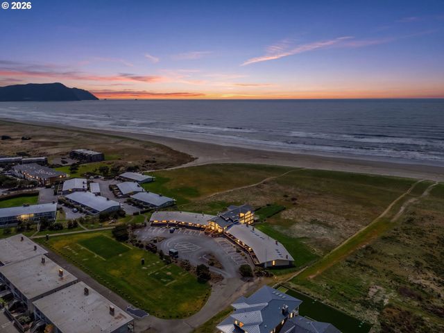 101 13TH St 211, Gearhart, OR 97138