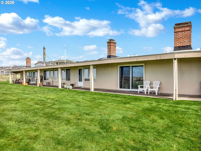 101 13TH St 211, Gearhart, OR 97138