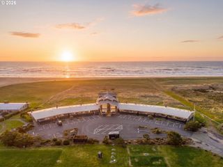 101 13TH St 211, Gearhart, OR 97138