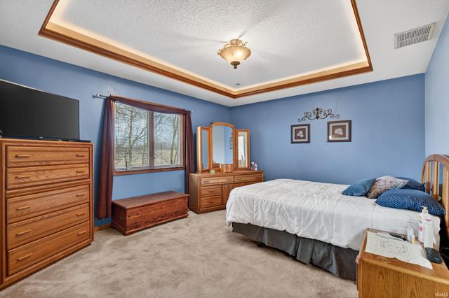 221 Ballenshire Lane, Kendallville, IN 46755