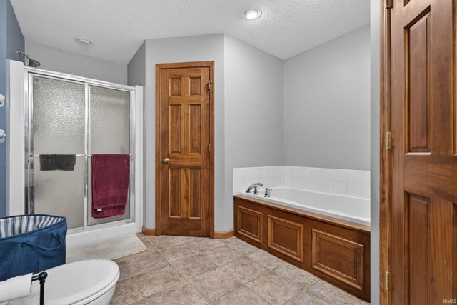 221 Ballenshire Lane, Kendallville, IN 46755
