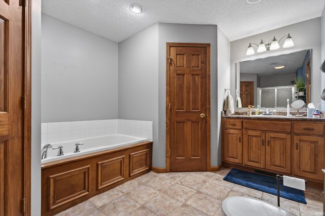 221 Ballenshire Lane, Kendallville, IN 46755
