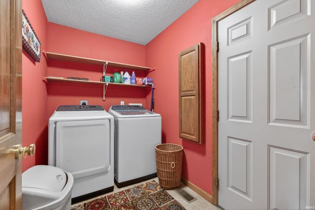221 Ballenshire Lane, Kendallville, IN 46755