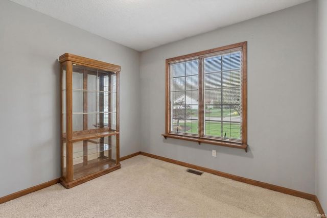 221 Ballenshire Lane, Kendallville, IN 46755