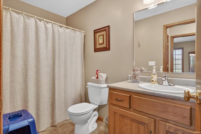 221 Ballenshire Lane, Kendallville, IN 46755