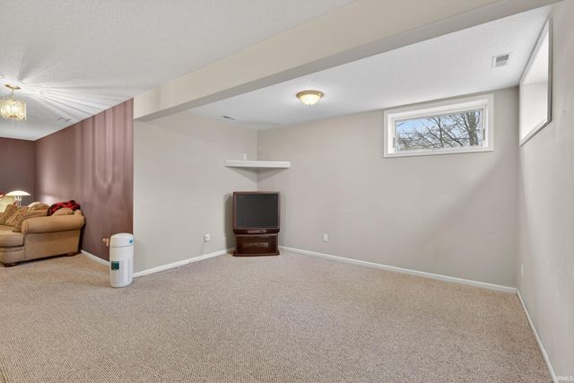 221 Ballenshire Lane, Kendallville, IN 46755