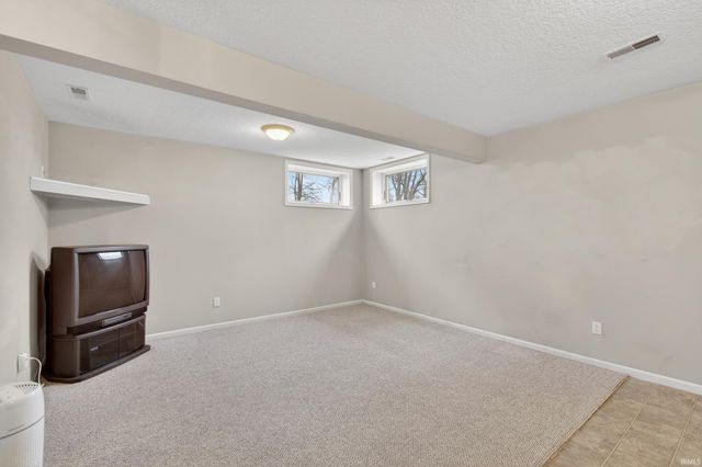221 Ballenshire Lane, Kendallville, IN 46755