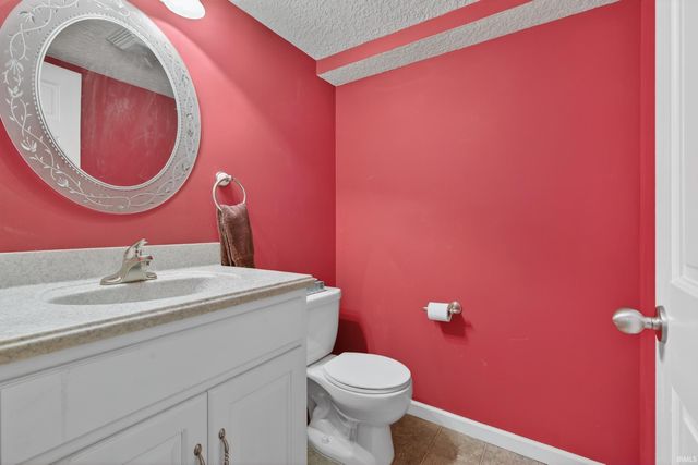 221 Ballenshire Lane, Kendallville, IN 46755