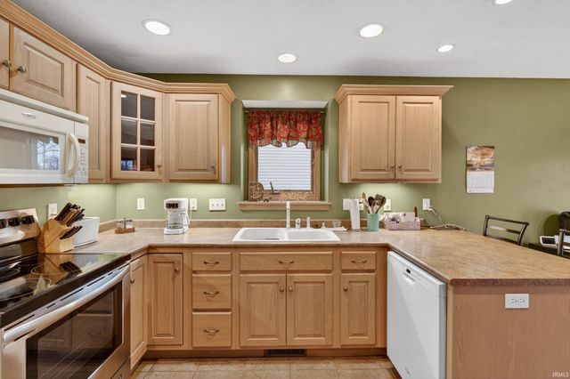 221 Ballenshire Lane, Kendallville, IN 46755