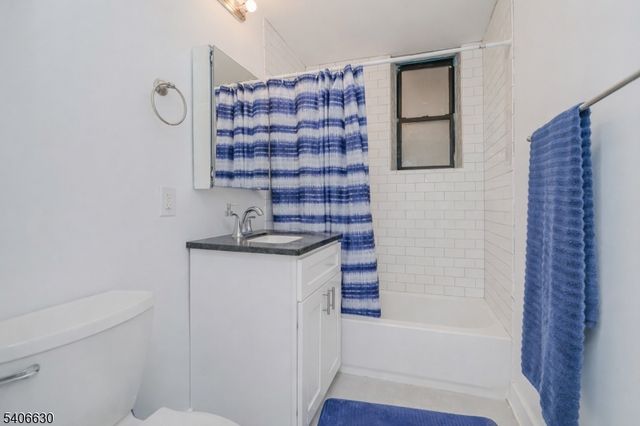 803 Avenue A, Bayonne City, NJ 07002