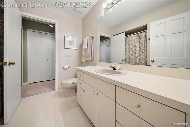 2486 Thistle Pointe, Bloomfield Hills, MI 48304