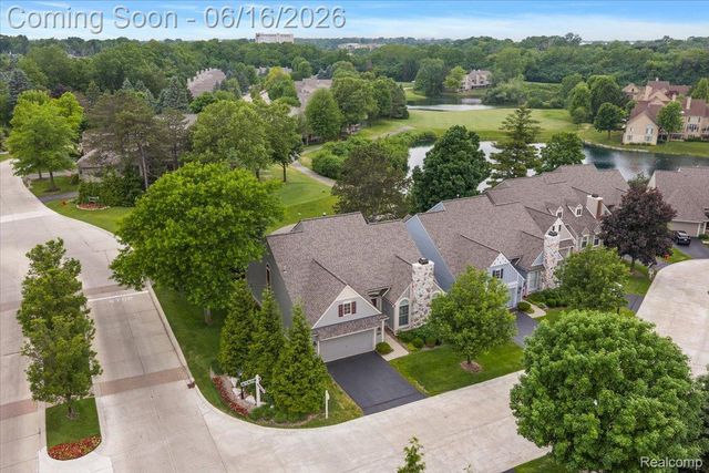 2486 Thistle Pointe, Bloomfield Hills, MI 48304