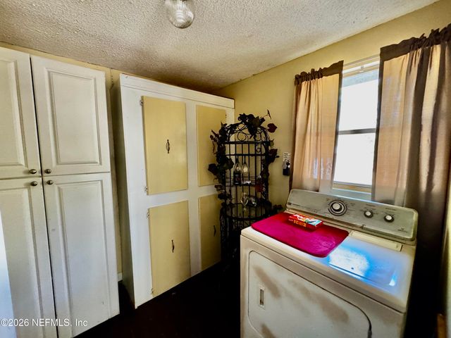 130 ADRIAN Avenue, Interlachen, FL 32148