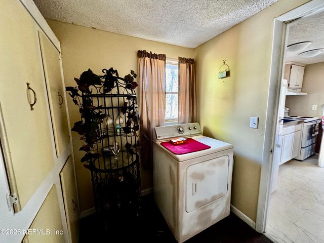 130 ADRIAN Avenue, Interlachen, FL 32148