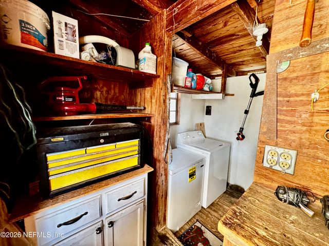 130 ADRIAN Avenue, Interlachen, FL 32148