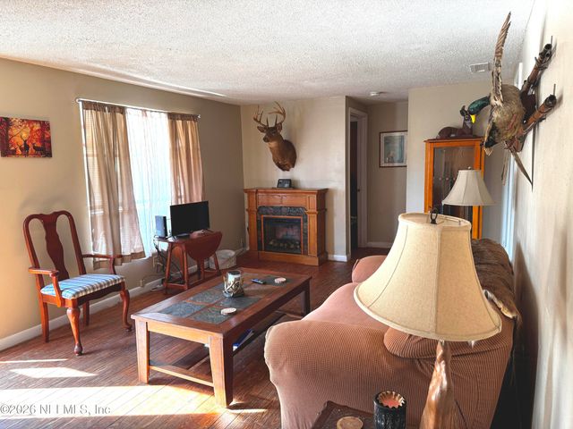 130 ADRIAN Avenue, Interlachen, FL 32148