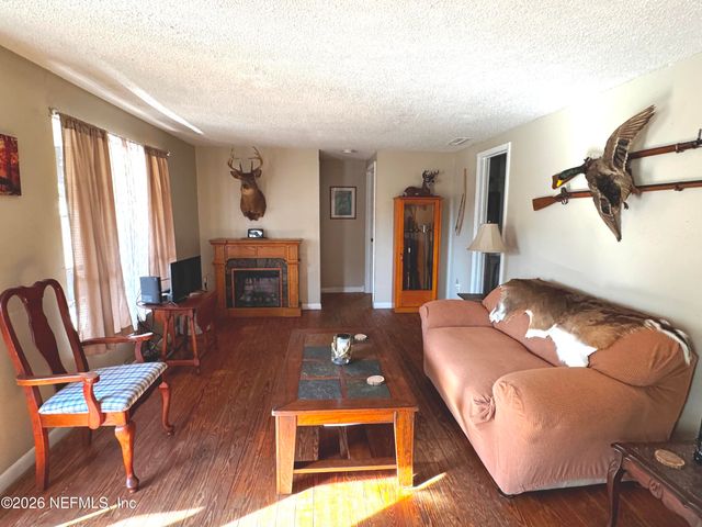 130 ADRIAN Avenue, Interlachen, FL 32148