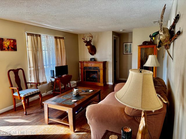 130 ADRIAN Avenue, Interlachen, FL 32148