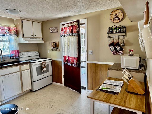 130 ADRIAN Avenue, Interlachen, FL 32148