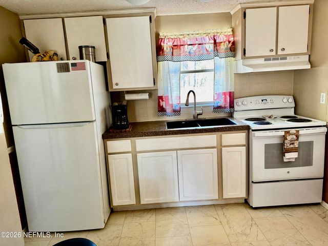 130 ADRIAN Avenue, Interlachen, FL 32148