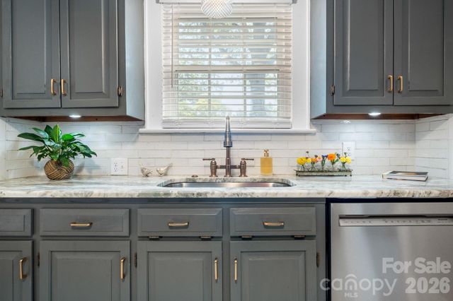 530 7th Street NW, Hickory, NC 28601