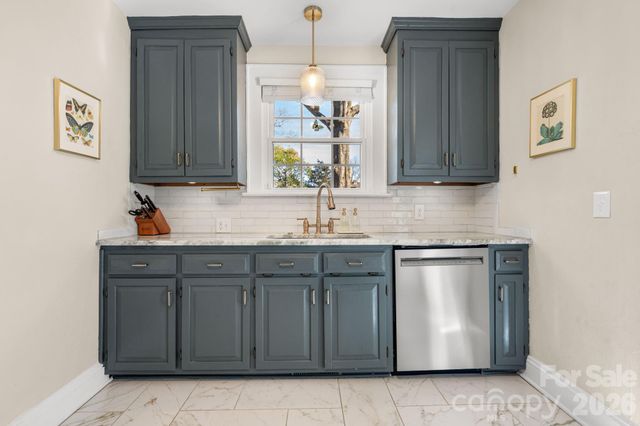 530 7th Street NW, Hickory, NC 28601