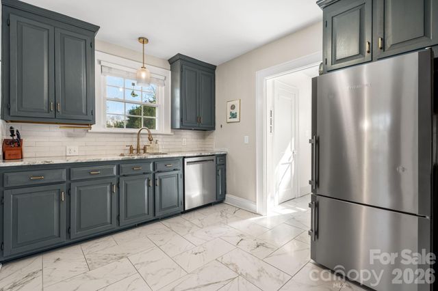 530 7th Street NW, Hickory, NC 28601