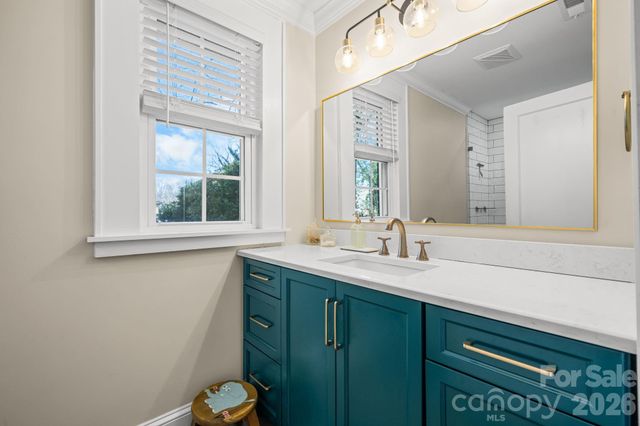 530 7th Street NW, Hickory, NC 28601