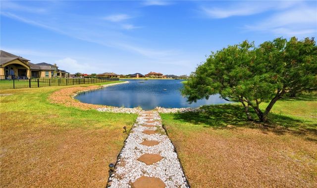 8401 Lago Vista Dr, Corpus Christi, TX 78414