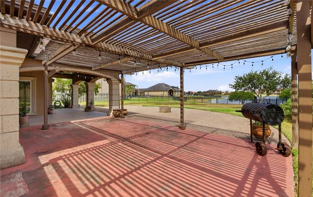 8401 Lago Vista Dr, Corpus Christi, TX 78414